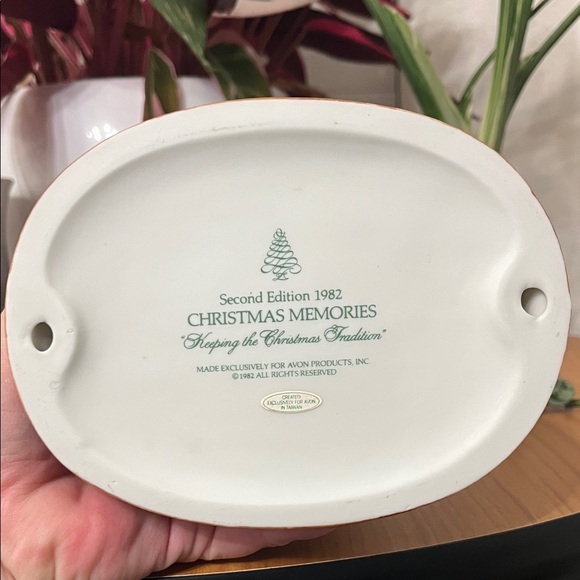 Avon Christmas Memories “Keeping the Christmas Tradition” 1982 - Picture 9 of 12